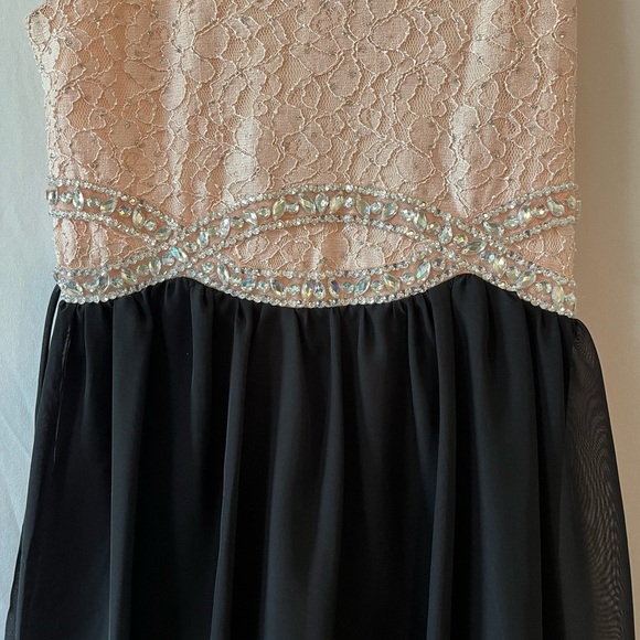 Speechless‎ Dress - Picture 3 of 5